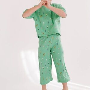 Green floral lounge set